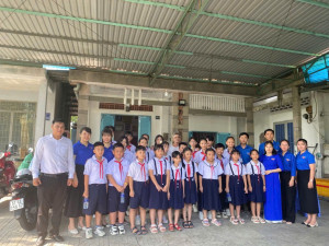 THĂM HỎI MẸ VIỆT NAM ANH HÙNG