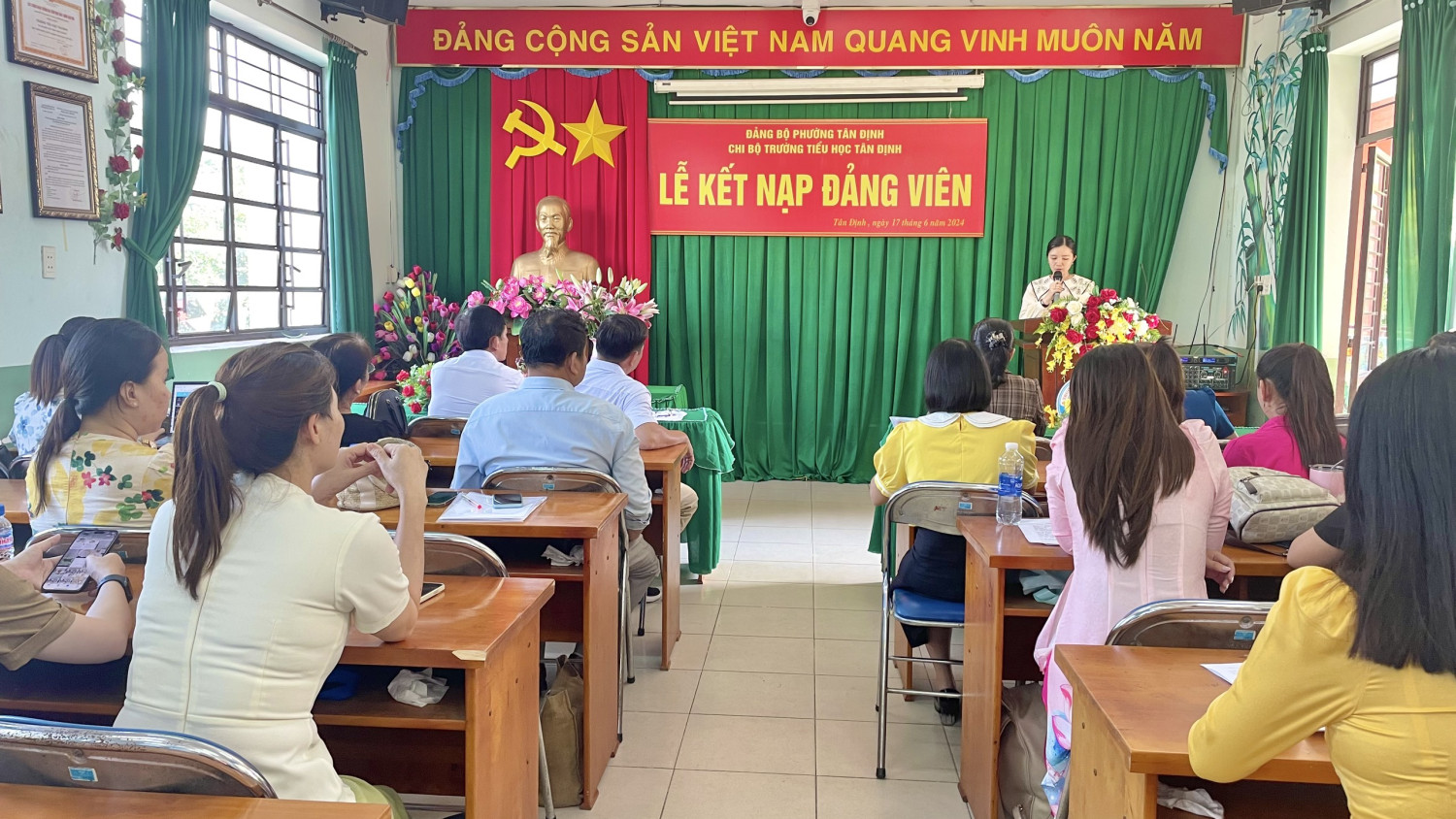 LỄ KẾT NẠP ĐẢNG VIÊN